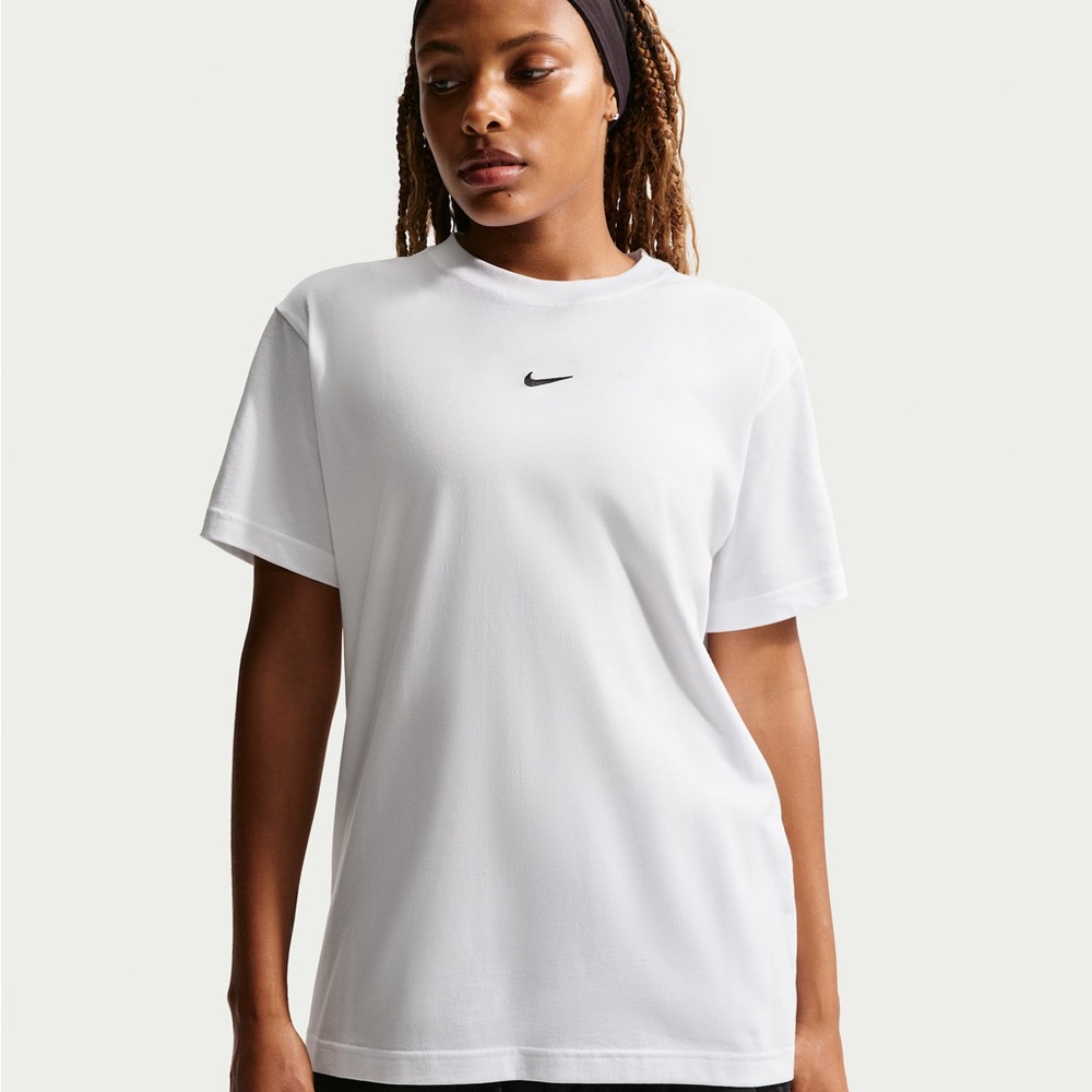 Nike Women's White Short Sleeve Tee